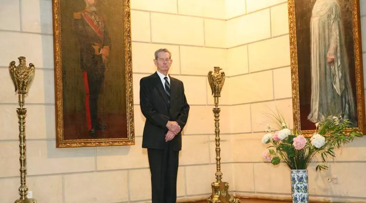 Bustul donat de regele Mihai, la loc de cinste în Parlament