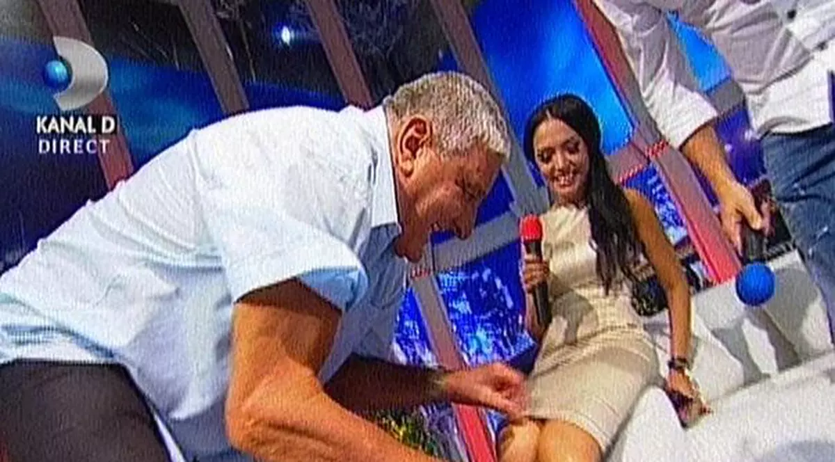 Foto | Andreea Mantea, spălată pe picioare de Rică Răducanu