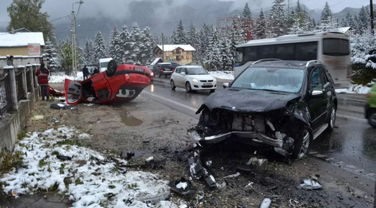 O persoană din maşina lovită de Huidu se află în comă indusă