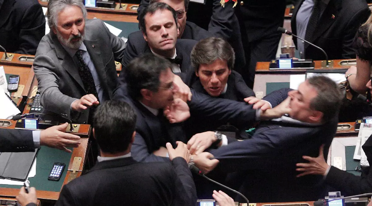 Bătaie în Parlamentul italian. Află motivul!