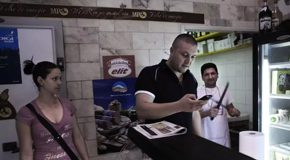 Se poate şi aşa! Trei români, lăudaţi în Italia