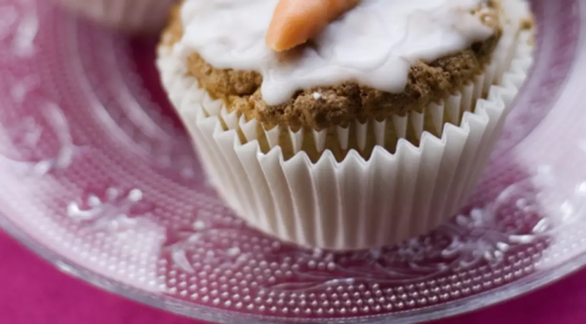 Amendată 10.000 de dolari pentru că şi-a atacat soţul cu... brioşe