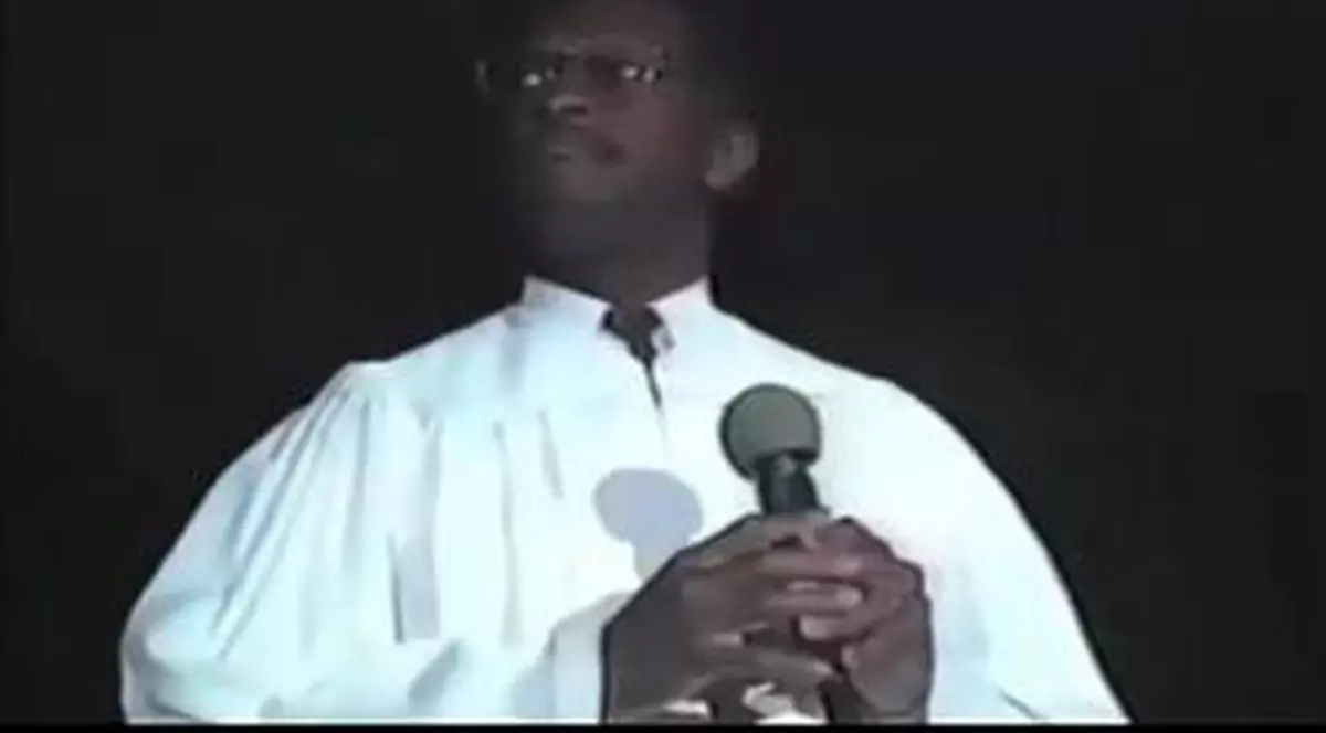 Încă un politician de culoare vrea la Casa Albă. Şi este şi cântăreţ!