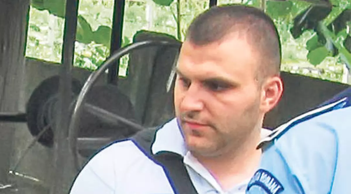 Părinţii poliţistului băgat în comă de un interlop, sfătuiţi să-i doneze organele