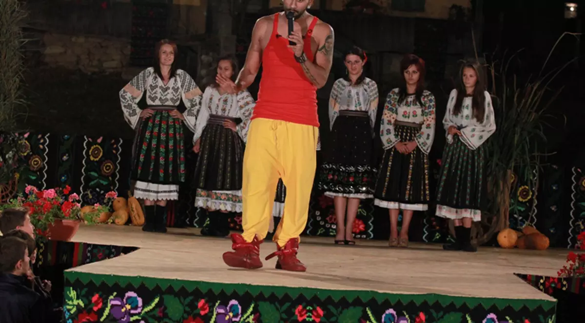 Connect-R caută oltence frumoase la “Miss fata de la ţară”