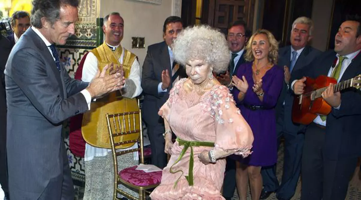 Incredibil! Uite ce show a făcut Ducesa de Alba la propria-i nuntă!