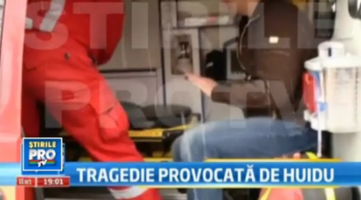 Foto | Uite-l pe Şerban Huidu în ambulanţă, după accident
