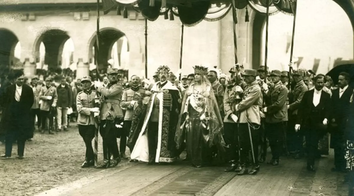 Acum 89 de ani, în Alba Iulia,  Ferdinand şi Maria au fost încoronaţi ca ”regi ai tuturor românilor”