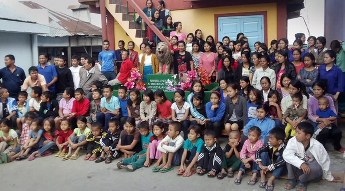 Foto | Credeţi că este prea mult? Iată cum arată familia formată din 160 de membri!