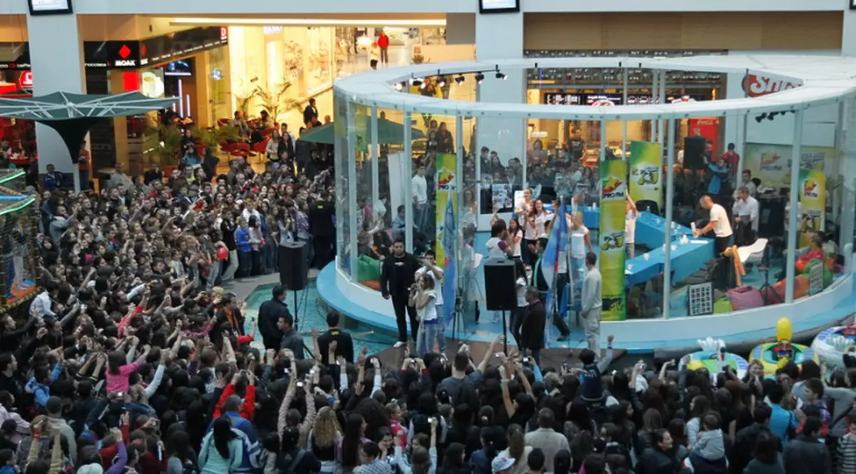 Trupa Lala Band aclamată de peste 2500 de fani