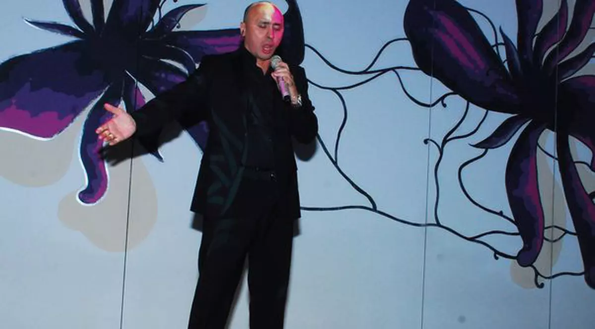 Marcel Pavel și Ștefania Calofir au cântat pe rând piesa "Caruso" la un eveniment