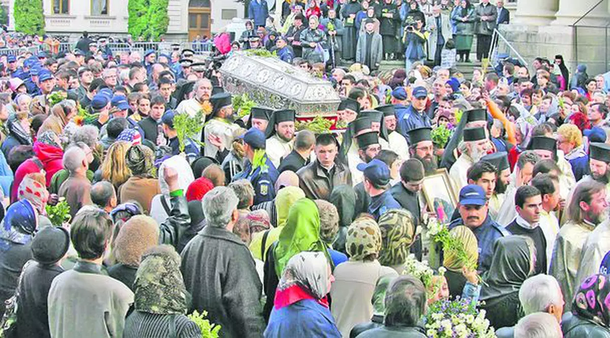 Creştinii au  început deja pelerinajul la moaşte, la Iaşi