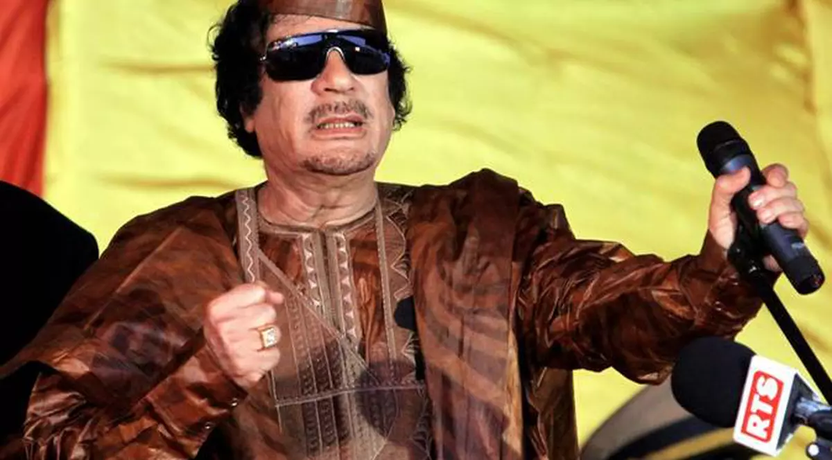 De ce avea Muammar Gaddafi un comportament atât de bizar?