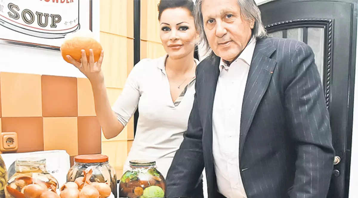 Exclusiv | Aşa se pregătesc de toamnă Năstase şi iubita lui, Brigitte