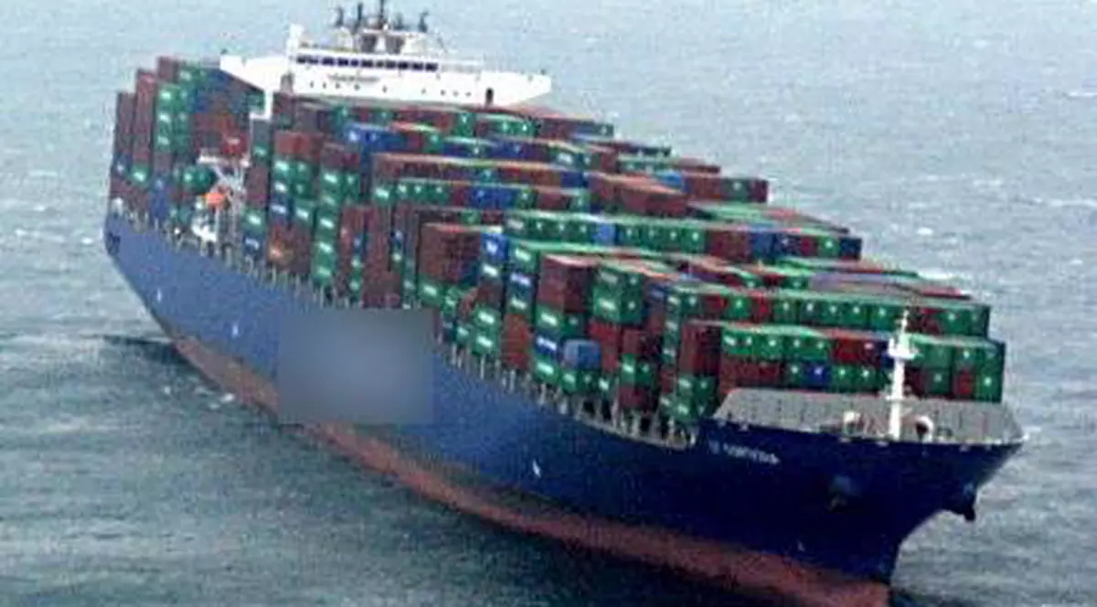 O navă italiană cu 23 de persoane la bord a fost deturnată de piraţii somalezi