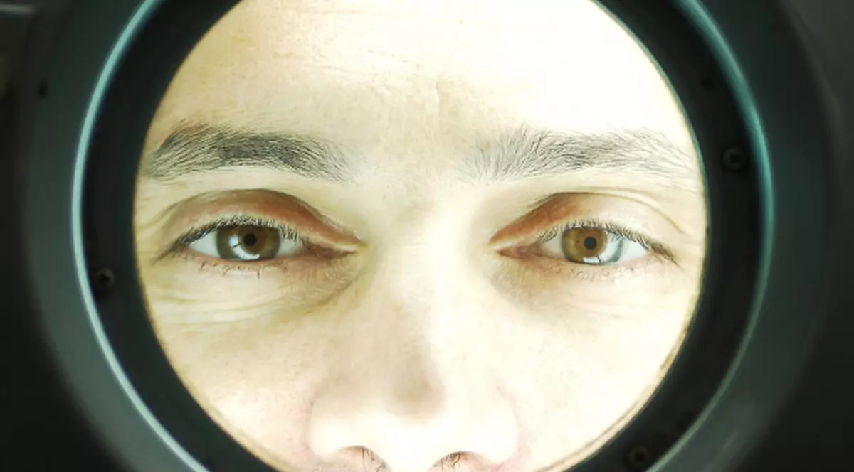 Şocant! Şi-a scos ochii în timpul slujbei religioase!