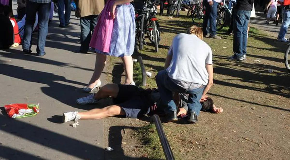 Foto | Oktoberfest 2011: Oameni beți, întinși pe trotuar și mormane de gunoaie