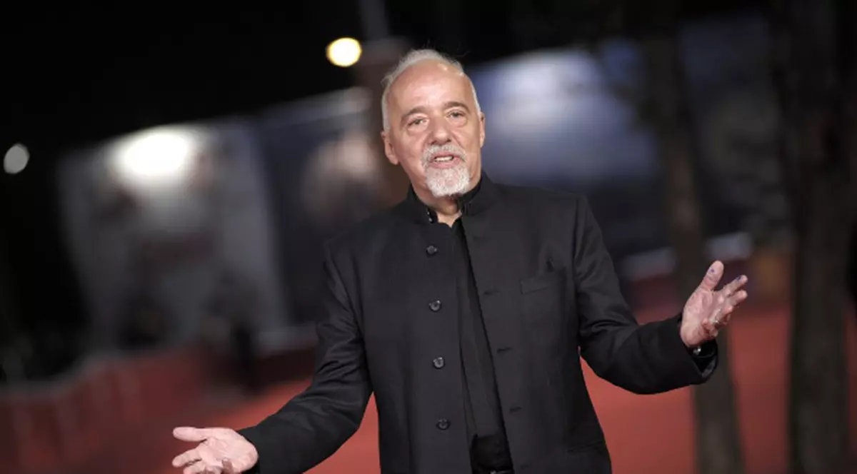 Gigi Becali, Adi Mutu, fiţi pe fază! Un nou roman de Paulo Coelho se va lansa în România