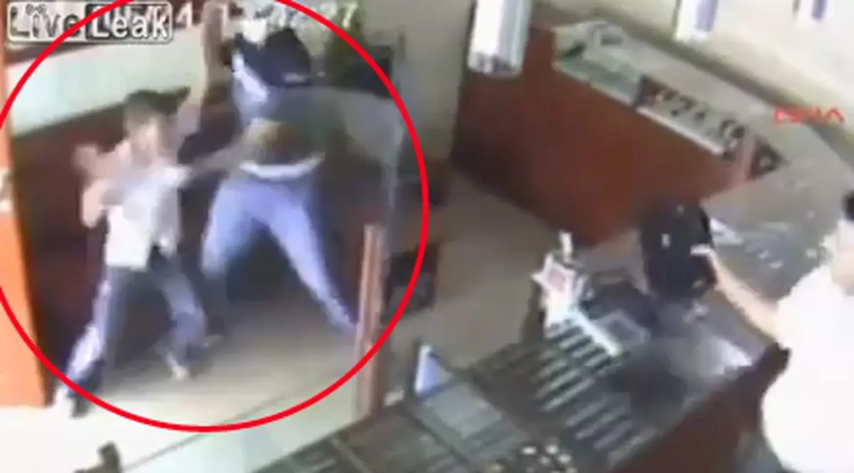 Video | Cel mai tare puşti din lume: La 12 ani, a oprit un jaf armat