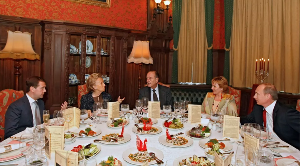 Vrei să vizitezi magazinele şi restaurantele lumii? Google Maps te ajută!