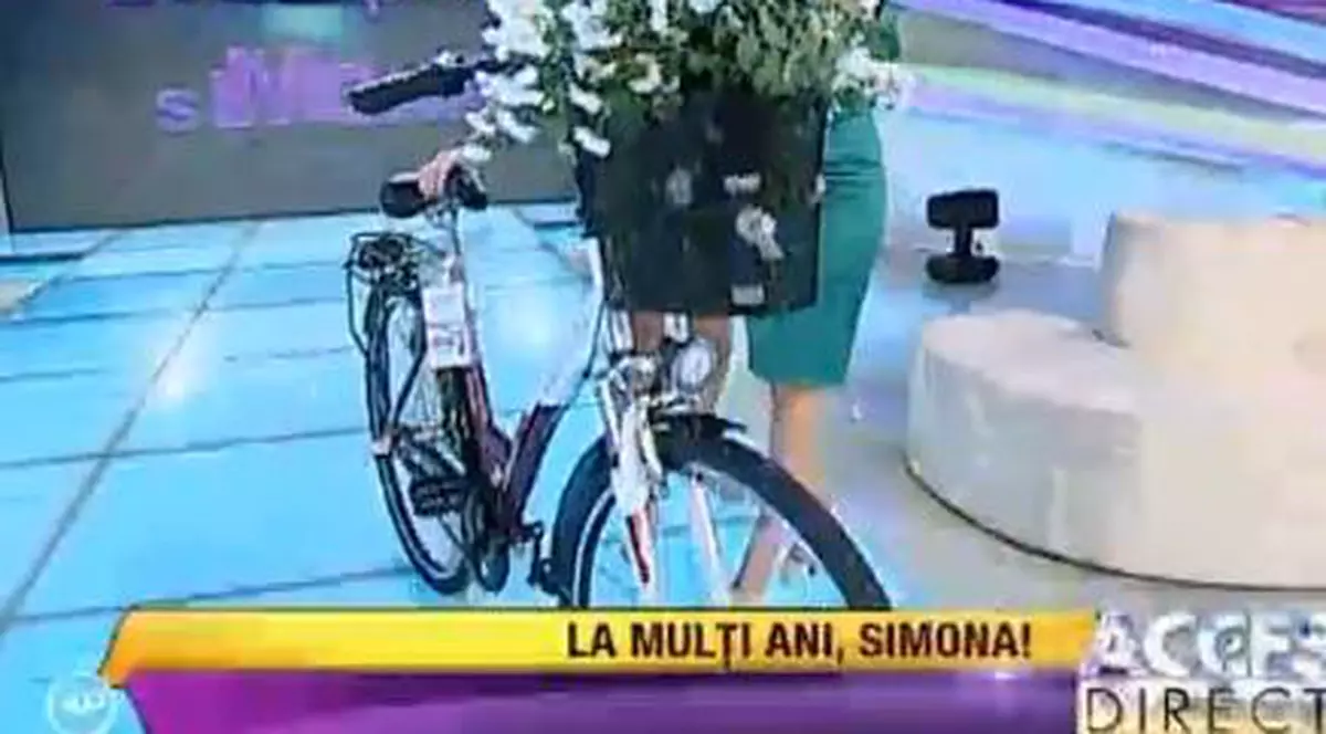 Simona Gherghe a primit o bicicletă de ziua ei! Să fie de la Bote?