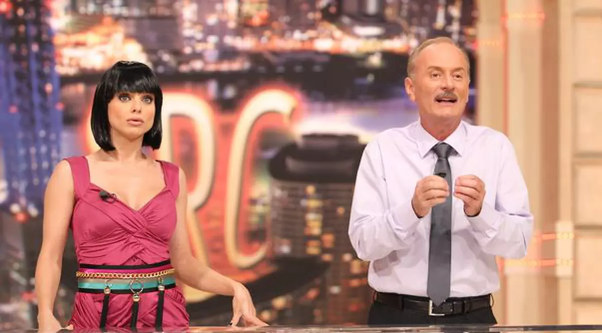 Costel Busuioc (Ivan Orlando) cântă miercuri seară la “Serviciul Român de Comedie”