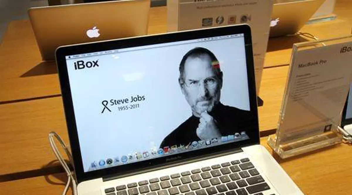 Google şi Samsung au decis să amâne lansarea unui nou produs, din cauza morţii lui Steve Jobs