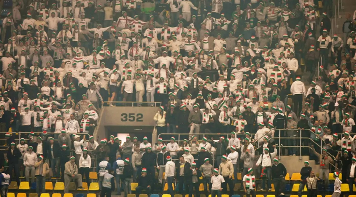 32 de suporteri cercetaţi penal pentru incidentele de la Rapid-Legia Varşovia