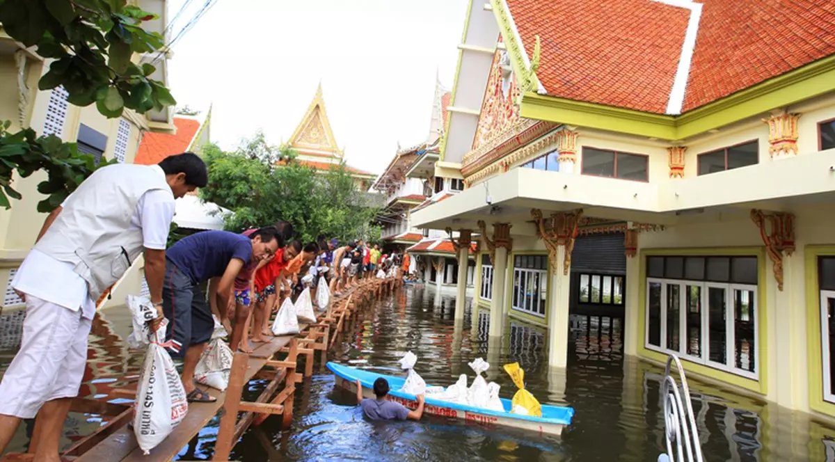 300 de morți în urma inundațiilor produse de ploile musonice