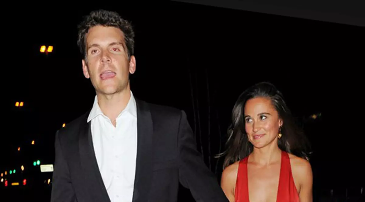 Iată cu cine se săruta Pippa Middleton la 4 dimineaţa!