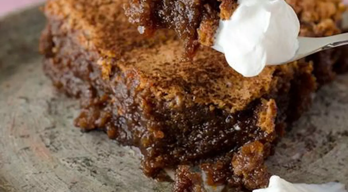 Reţeta zilei | Tort de ciocolată cu caramel