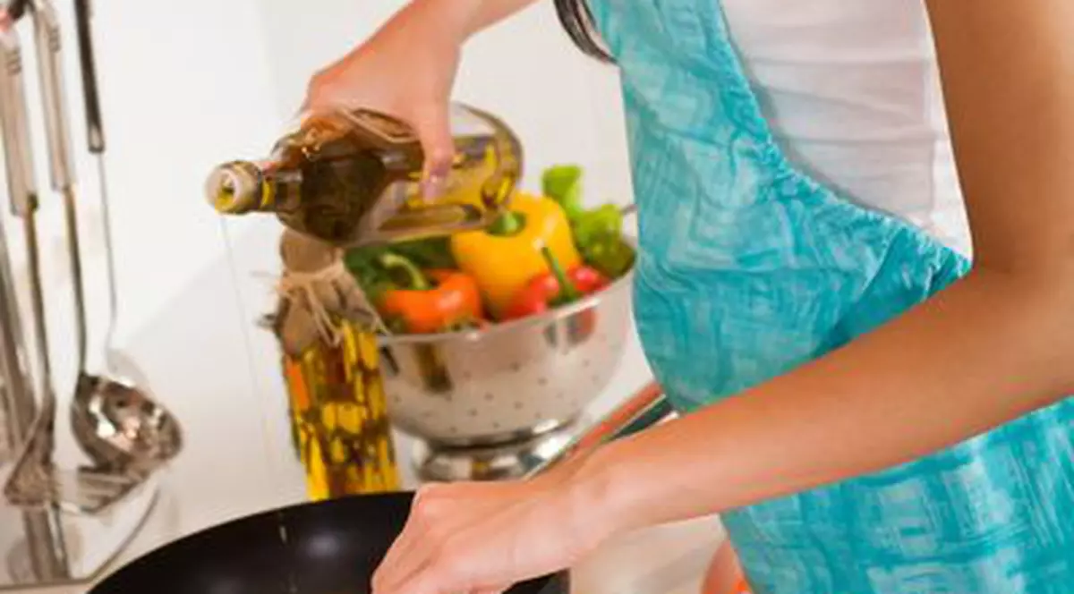 Nu arunca uleiul folosit! Primeşti 1 leu pentru fiecare litru colectat