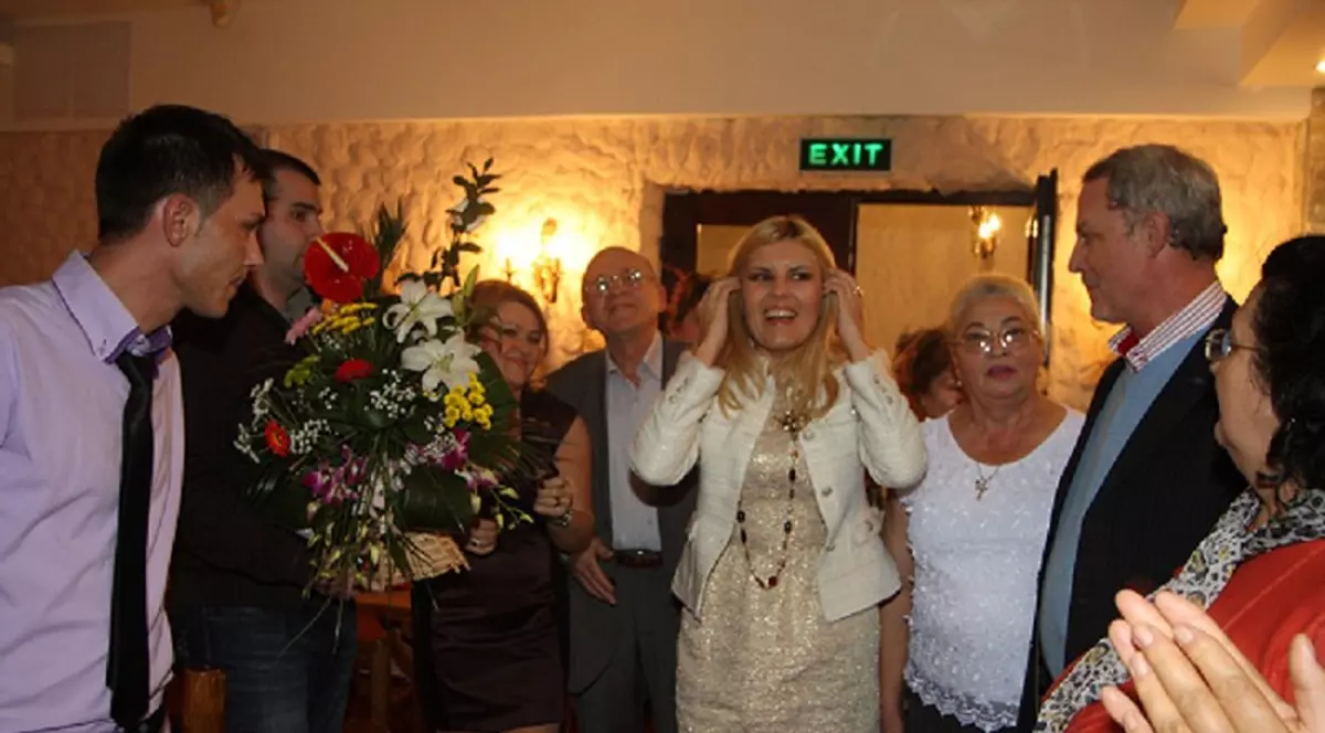 Foto | Iată cum s-a distrat Elena Udrea de ziua ei!