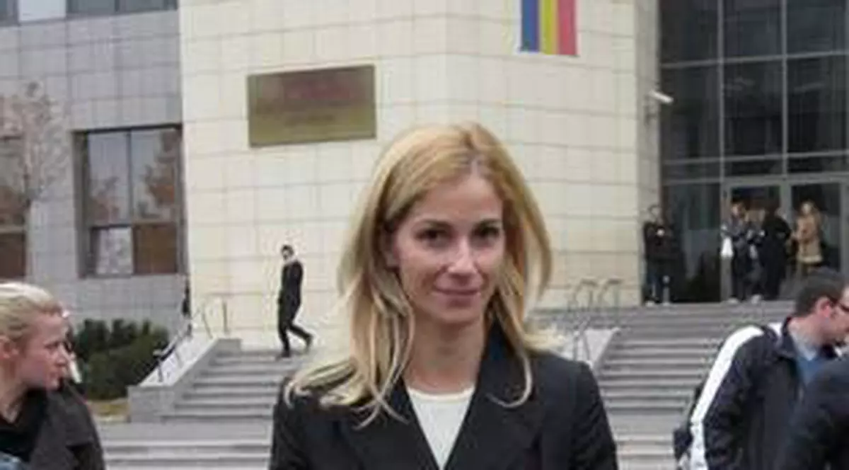 Irina Truică are custodia celor două fetiţe, însă nu le poate lua deocamdată