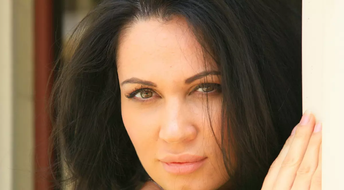 Nicoleta Luciu va avea la botez 7 perechi de naşi