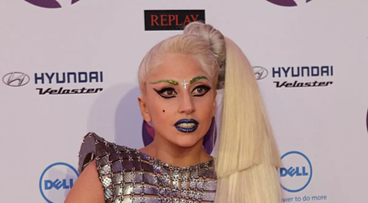 Lady GaGa vrea să fie fierbinte în vestiar! Află de ce!