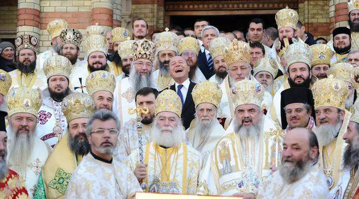 Băsescu, decorat de doi Patriarhi