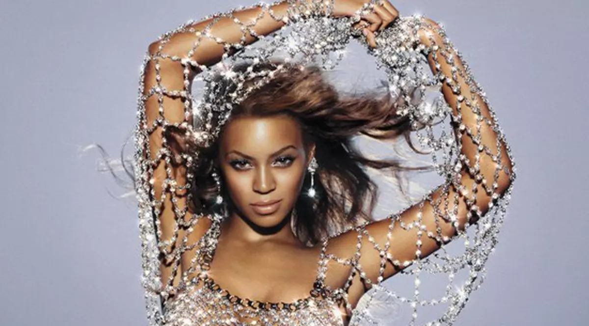 Câştigă cei mai mulţi bani pe minut! Află despre ce cântăreaţă este vorba!