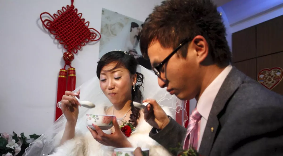 11.11.2011: Ziua în care sute de cupluri şi-au unit destinele