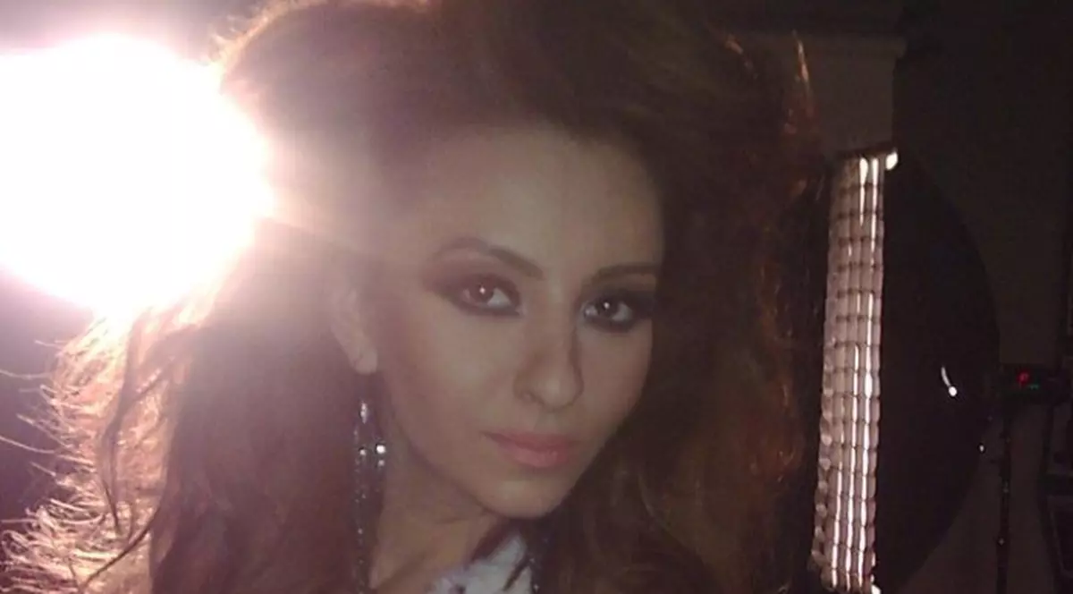 Uite ce look rebel a abordat Giulia Anghelescu pentru noul single!