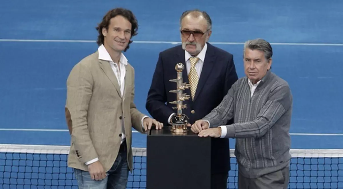 Ion Ţiriac înnoieşte tenisul. A primit aprobarea pentru a instala zgura albastră pe terenuri!