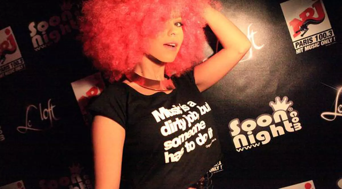 Cum i-ar sta Innei cu părul roz?