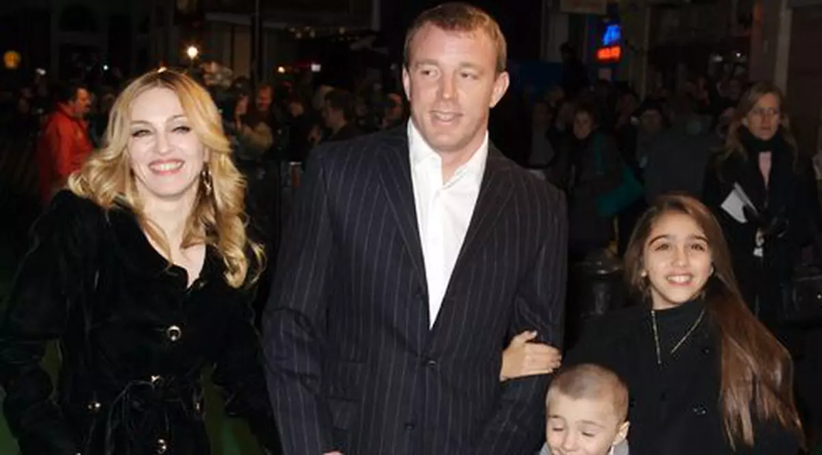 Guy Ritchie: ”Căsnicia cu Madonna a fost o adevărată telenovelă. Am făcut bani din asta”