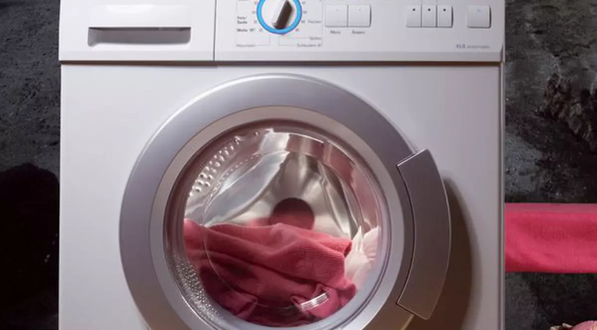 Șocant! Și-a băgat fiul în mașina de spălat ca să-l pedepsească, dar l-a omorât