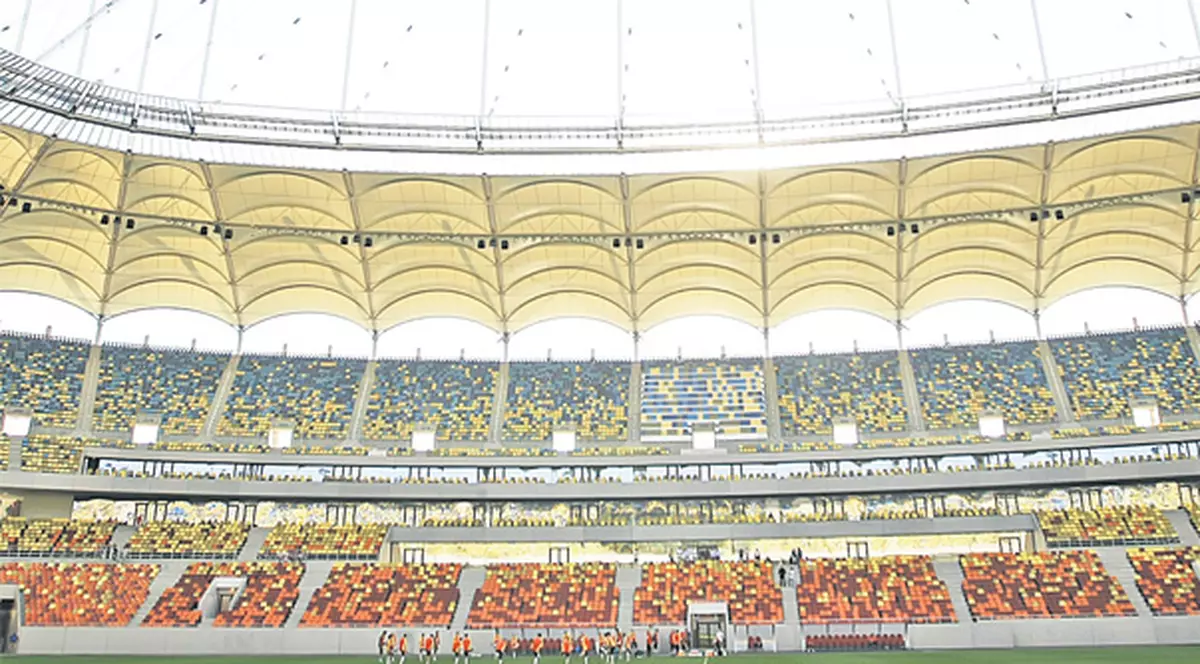 Ieri au fost puse în vânzare biletele pentru românii care vor să asiste la finala Europa League, programată pe 9 mai 2012, pe Arena Naţională. Problemele au apărut deja