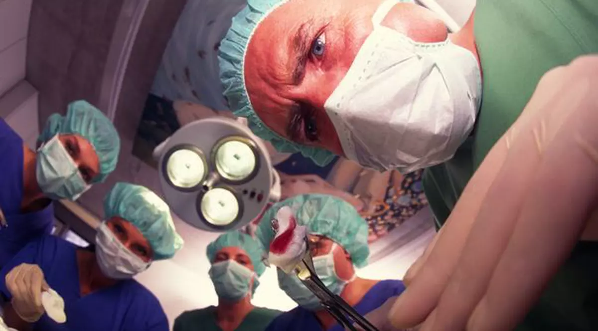 Șocant! Un vierme de 10 centrimetri a crescut în ochiul unui bărbat