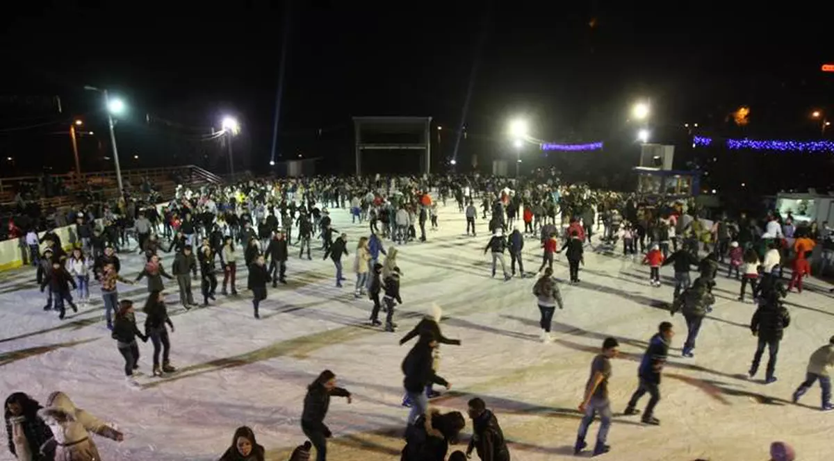 Patinoarele din Bucureşti au intrarea gratuită mâine, de 1 Decembrie