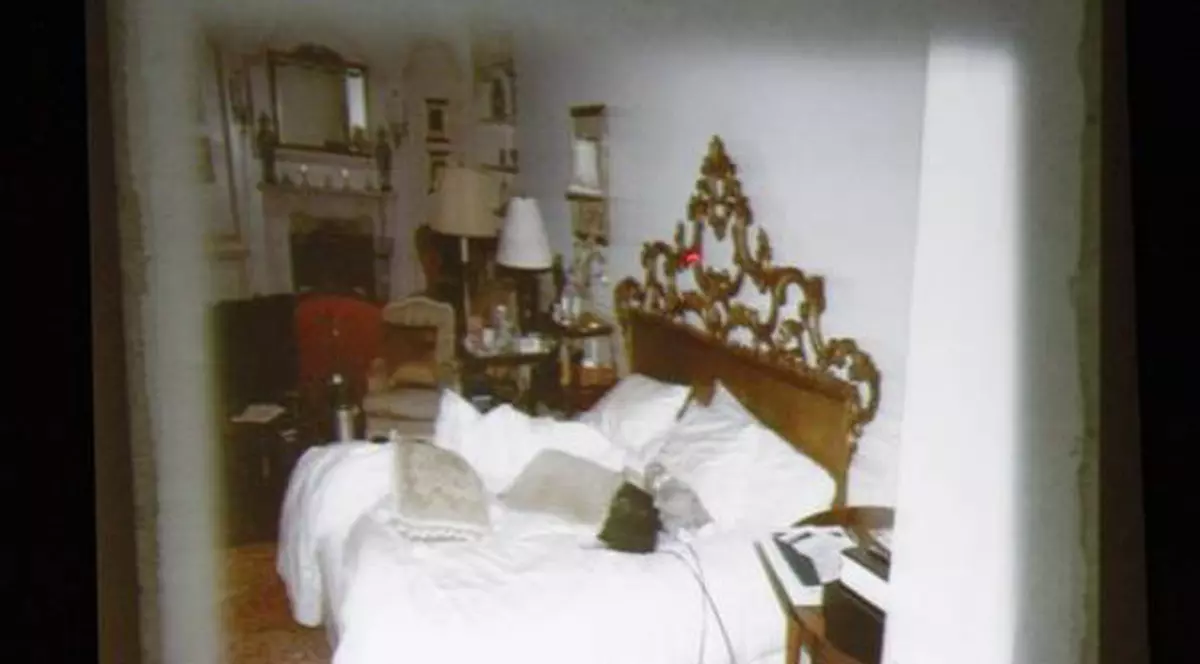 Patul în care a dormit Michael Jackson, de vânzare