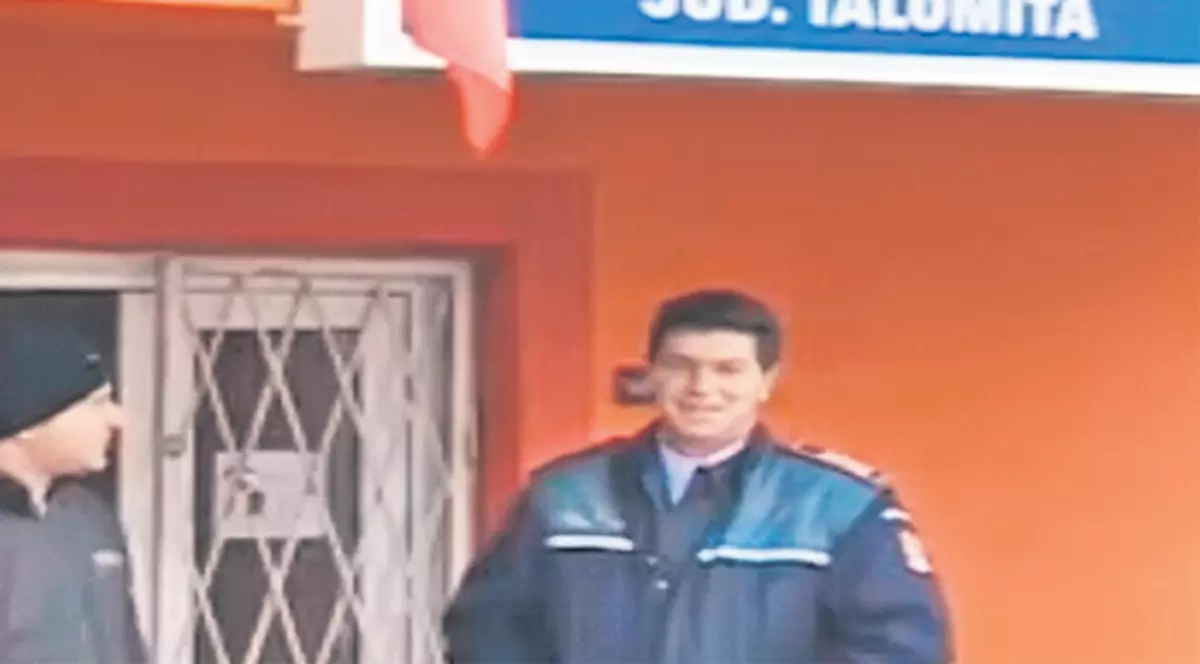 Un primar din judeţul Ialomiţa a vopsit comuna Platoneşti în portocaliu!