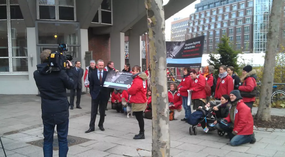 Demonstraţii în faţa ambasadelor României din statele UE împotriva „legii eutanasiei” 